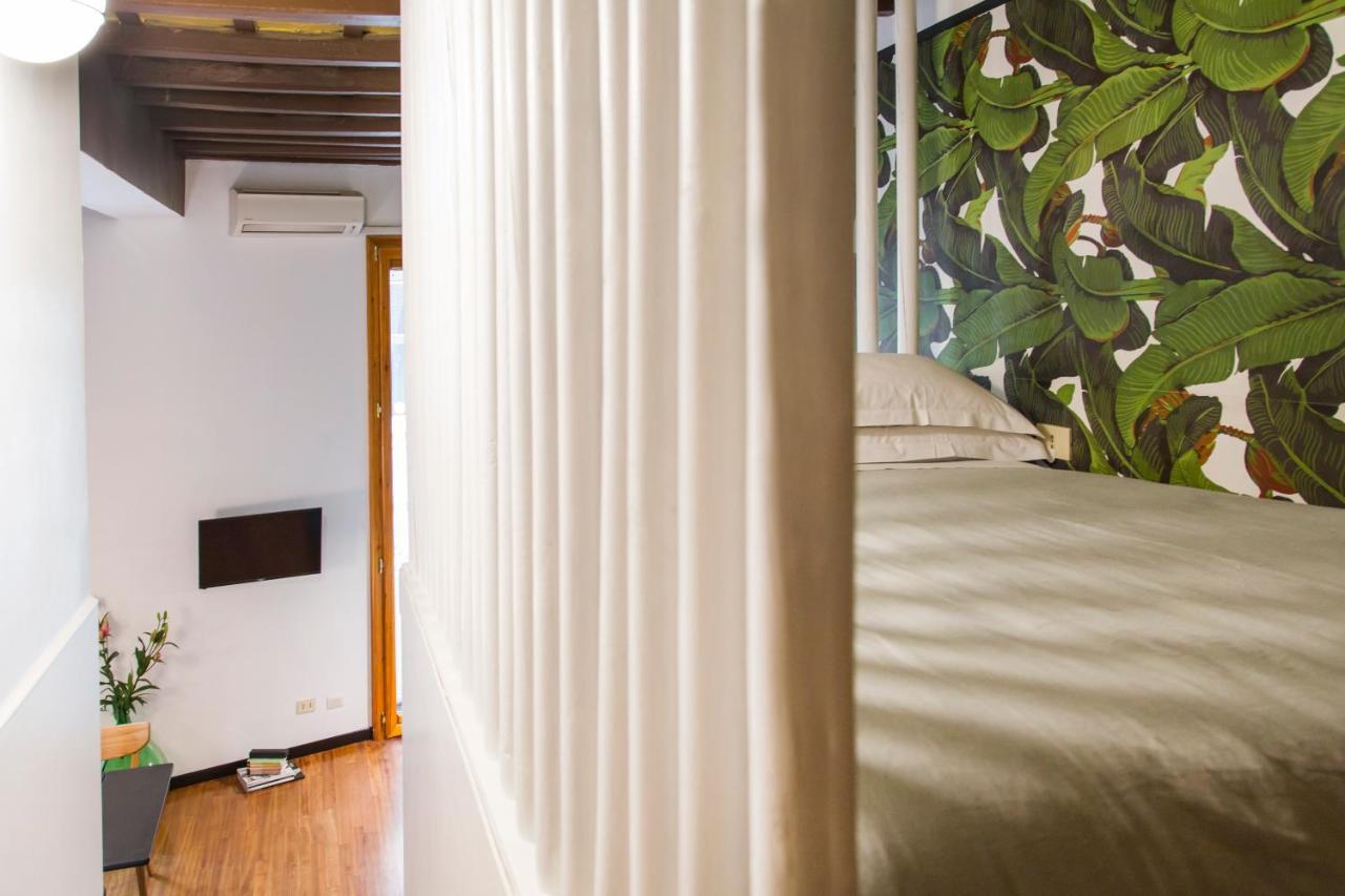 Trasteverehome - Central Monserrato House With Balcony ローマ エクステリア 写真